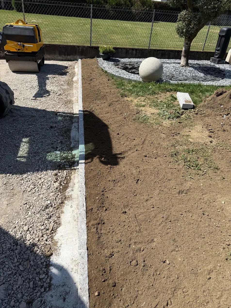 Chantier en cours, compactage et bordure